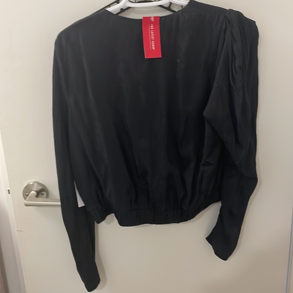 Black blouse from the latest scoop - Picture 3 of 3